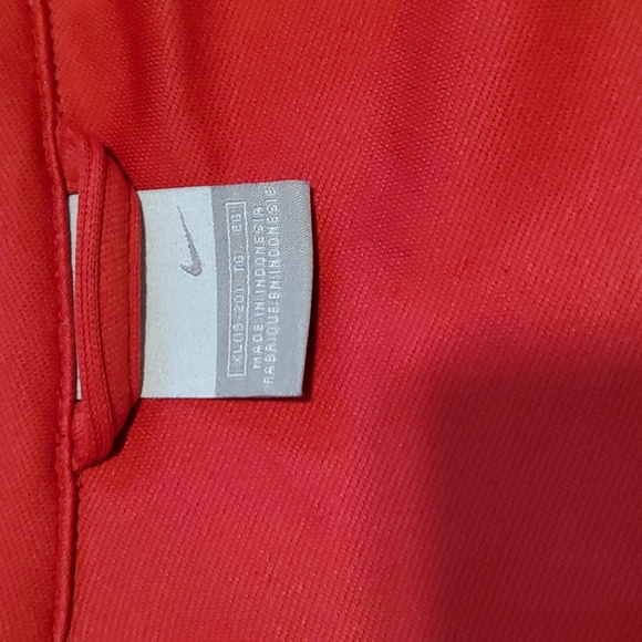 Kids Red Nike light weight Jacket - Picture 4 of 6